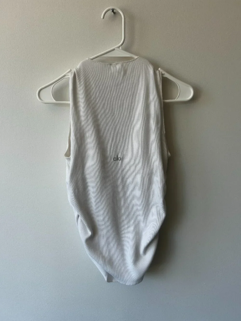 Alo Ribbed En Pointe Tank | Color: Ivory / Size: Small - Excellent condition